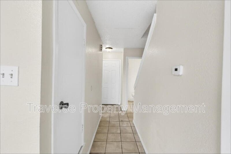 Arlington House: 1008 Bland Dr