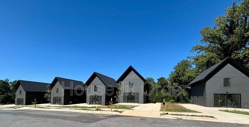 Rutherfordton House: 211 Cowan St