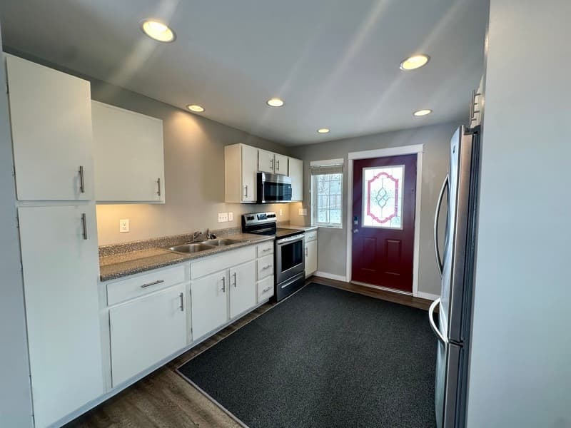 Cedar Rapids House: 2418 Wisconsin St SW