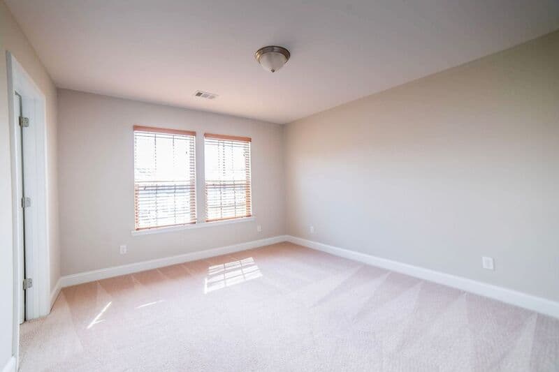 Savannah House: 126 Endicott Dr