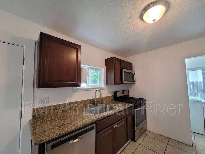 Sacramento House: 3116 40th St