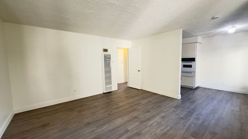 Glendora House: 325 N Glendora Ave