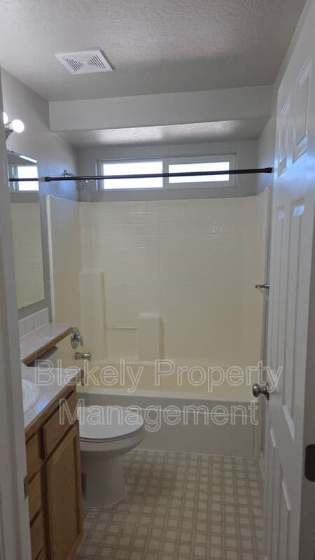 Nampa House: 72 N. Pleasant Hill Dr.
