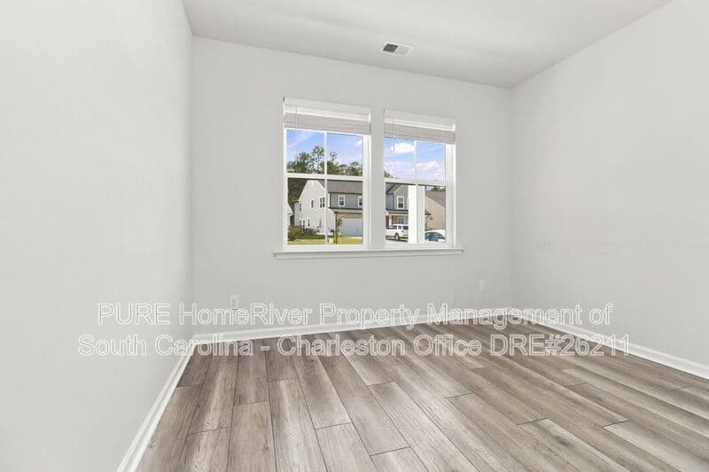 Summerville House: 476 Richfield Way