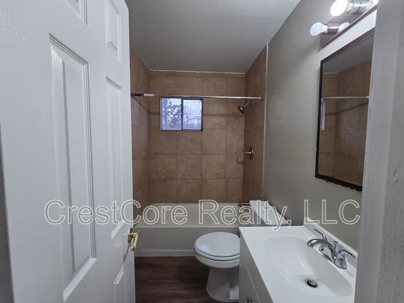 Memphis House: 4535 Beacon Hill Dr