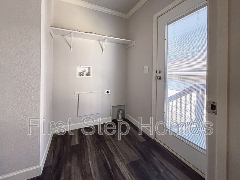 Tyler House: 407 Marco St