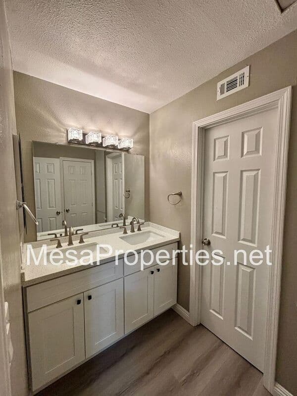 Ontario Condo: 1749 E Fairfield Ct