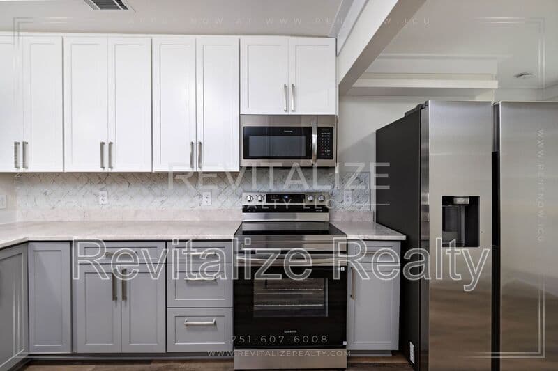 Mobile House: 80 Hathaway Rd N