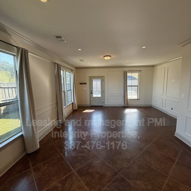 Baton Rouge House: 10931 Grace Lane