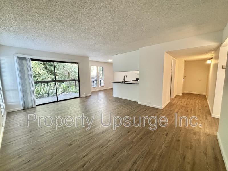 Red Bluff Apartment: 855-915 Lakeside Dr