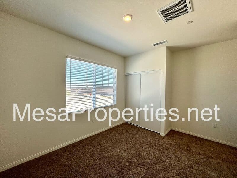 Victorville House: 10691 Sea Ace Place