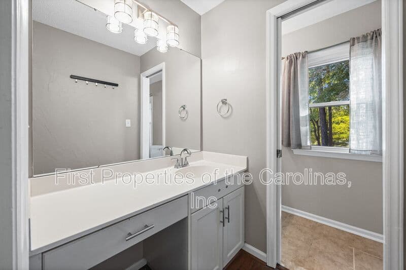Charlote House: 612 Grays Creek