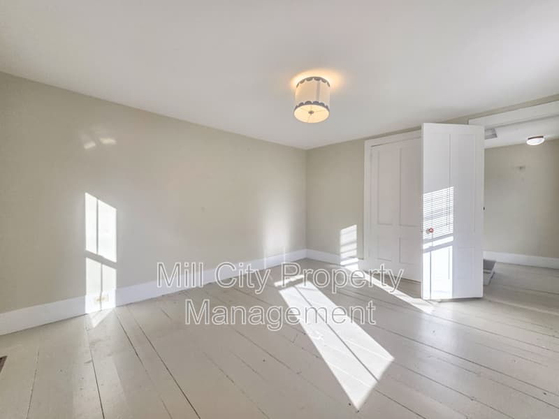 Bennington Condo: 30-32 Main Street - 30