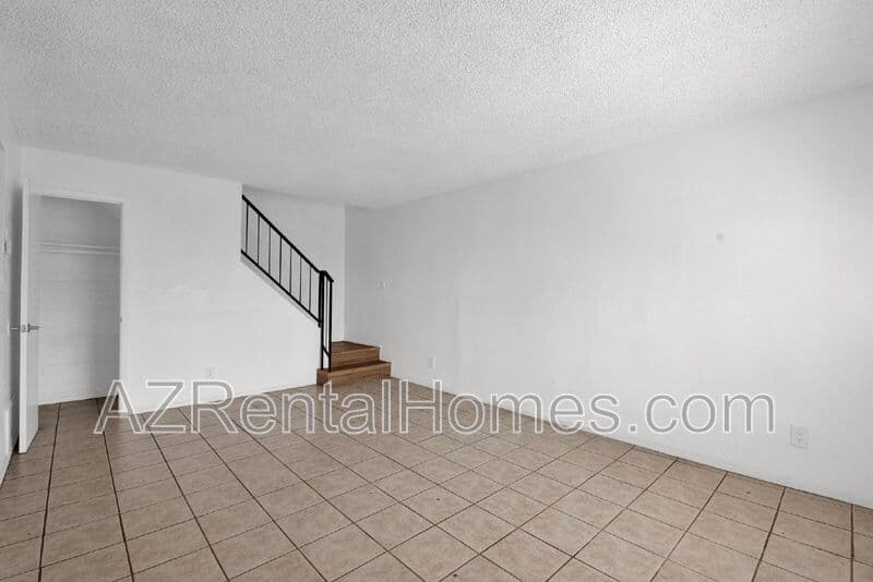 Phoenix Townhome: 4715 E Jones Ave