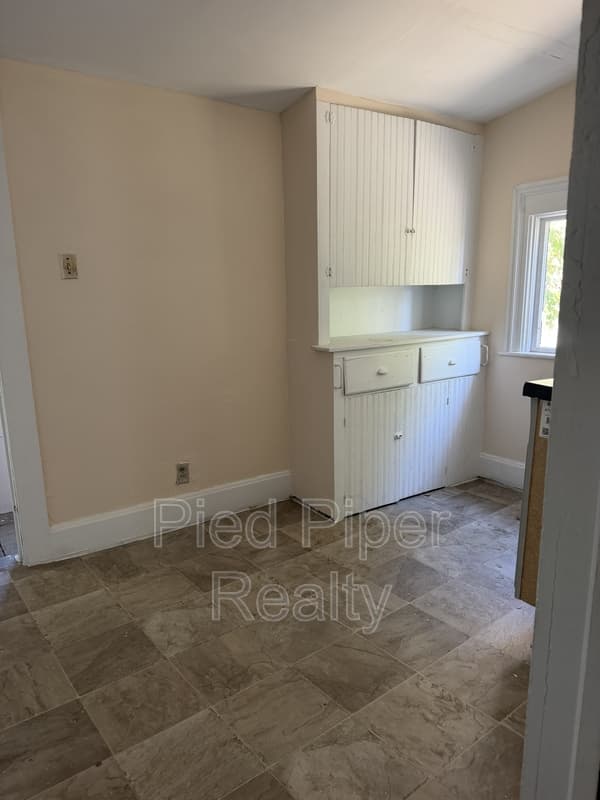 Freeport Condo: 756 W Pleasant St