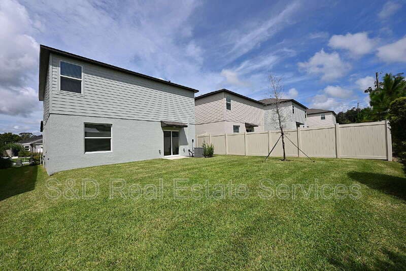 Lakeland House: 7847 Abagail Dr.