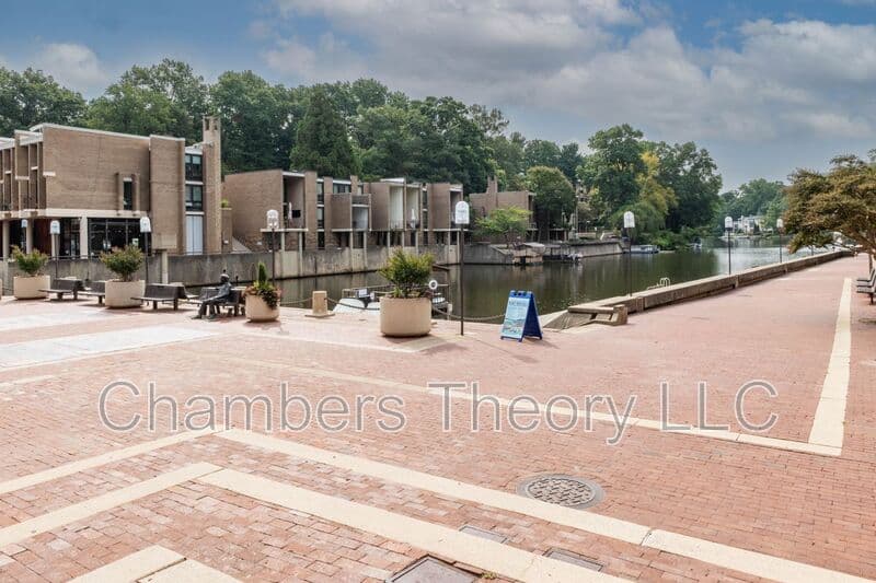 Reston House: 11475 Washington Plz W