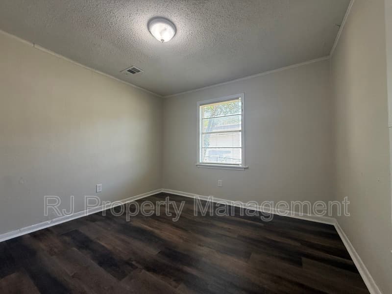 Memphis House: 1242 Airways Blvd