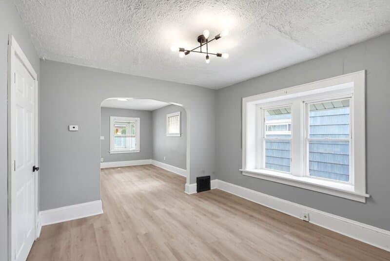 Akron House: 970 Mercer Avenue