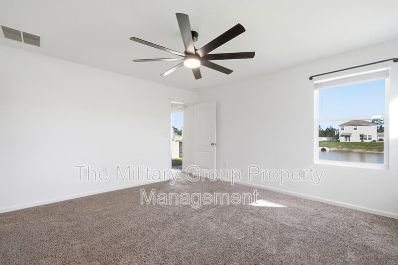 Jacksonville House: 15729 Equine Gait Dr