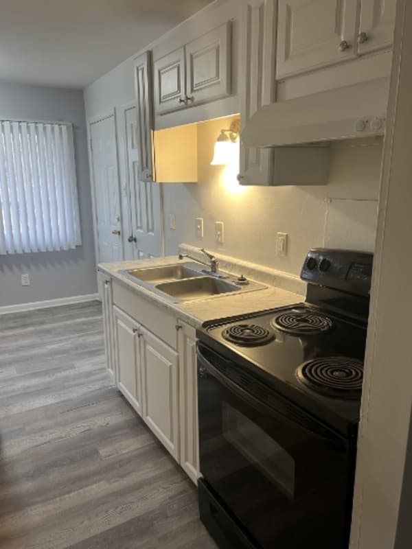 Wayne Condo: 35505 Michigan - Apt 2