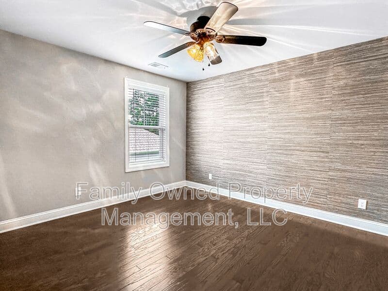 Summerville House: 128 Whaler Ave