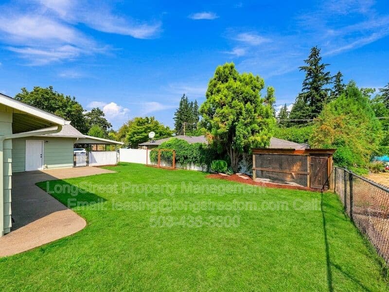 Beavercreek House: 22032 S Dans Ave