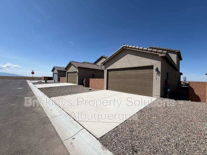 Albuquerque House: 6118 Chicago Dr SE