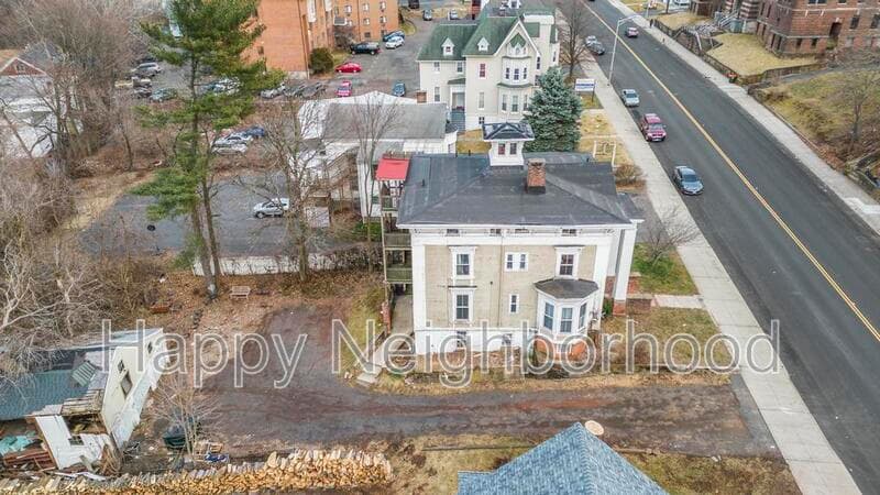 Meriden House: 216 East Main StreetUnit 4
