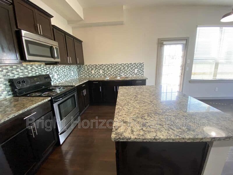 Hurst Condo: 3601 Valley Vista Drive