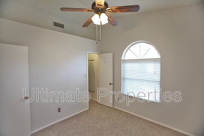 Peoria House: 8140 N 107th Ave