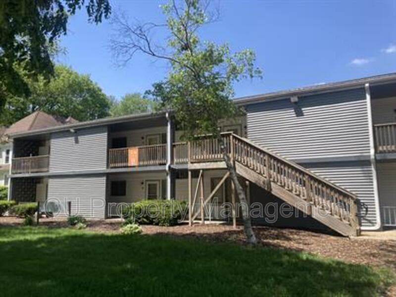 Champaign Condo: 800 W Church St