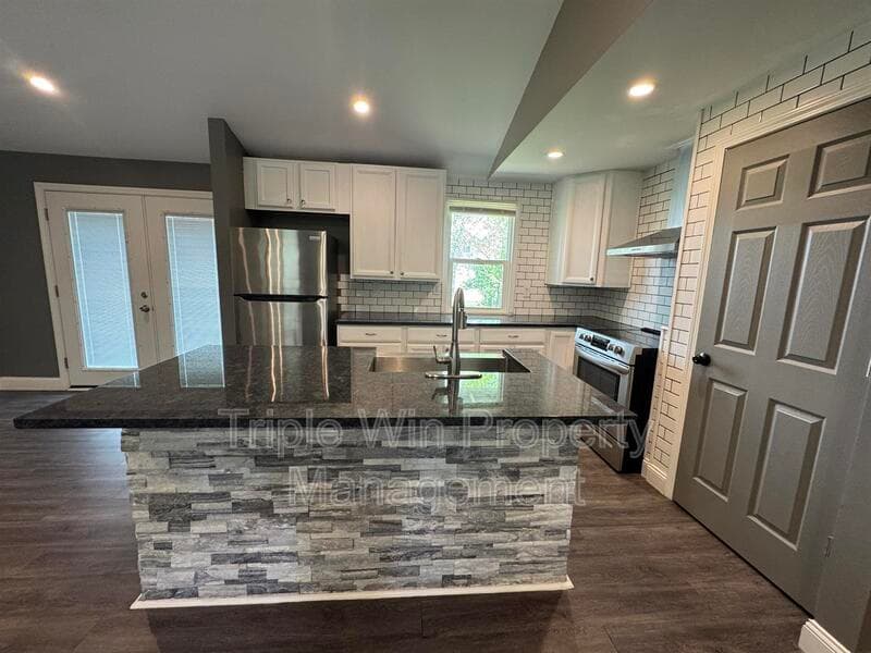 Saint Charles House: 710 Jungs Station Rd