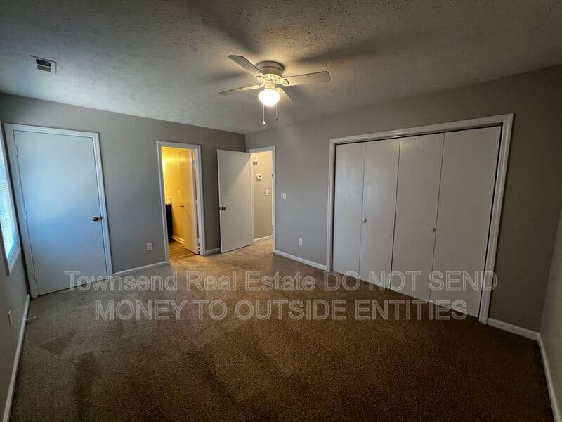 Fayetteville House: 1425C Ireland Dr
