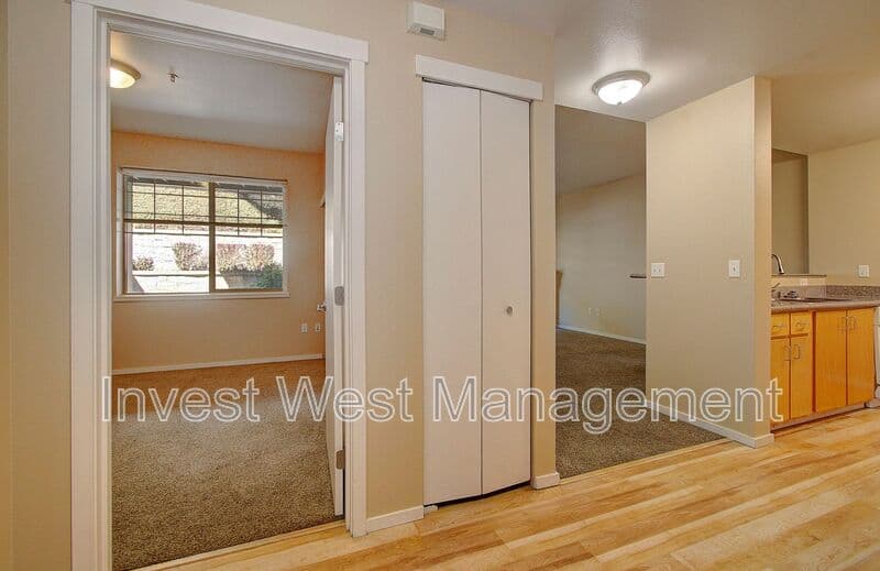 Vancouver House: 10800 SE 17th Circle
