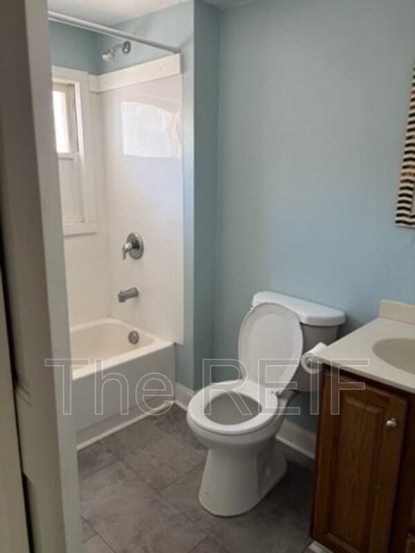 Lansing Condo: 513 North Magnolia Avenue 2nd Floor