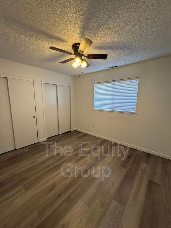 Visalia House: 1826 E Vassar Ave