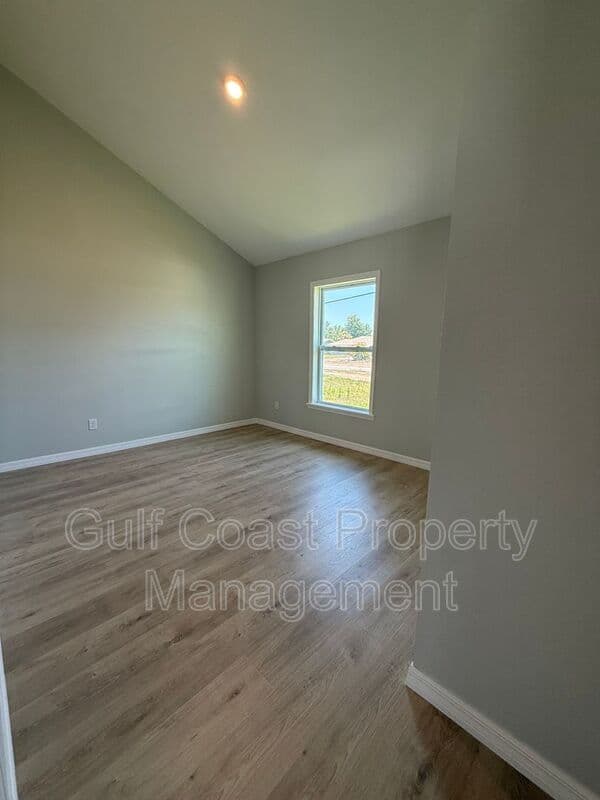 North Port House: 3294 West Price Blvd
