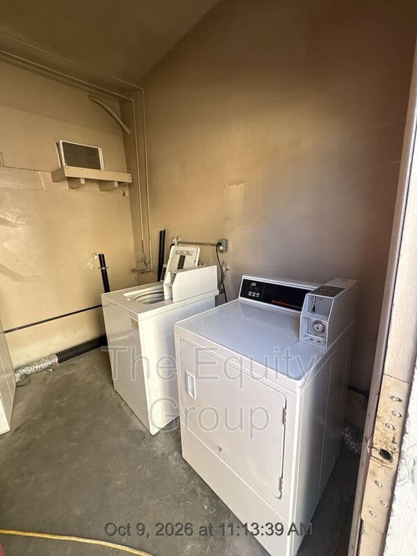 Hanford Condo: 580 South Richmond Avenue