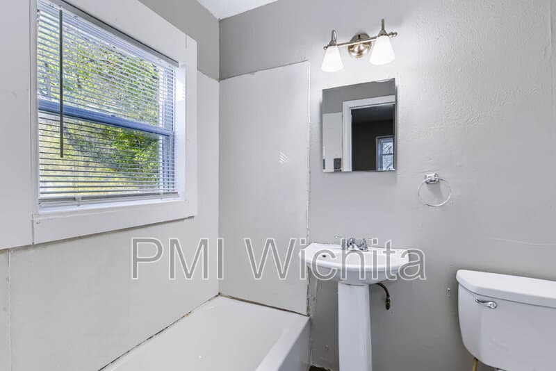 Wichita Condo: 2513 East 9th Street North