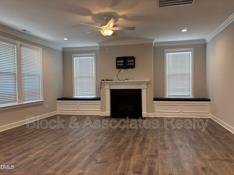 Wake Forest House: 2020 Edens Ridge