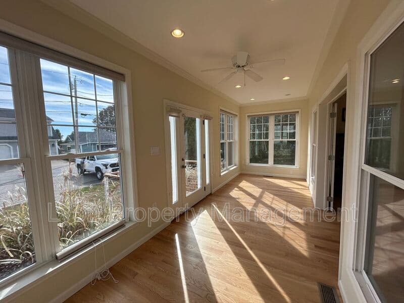 North Kingstown House: 180 Sauga Ave