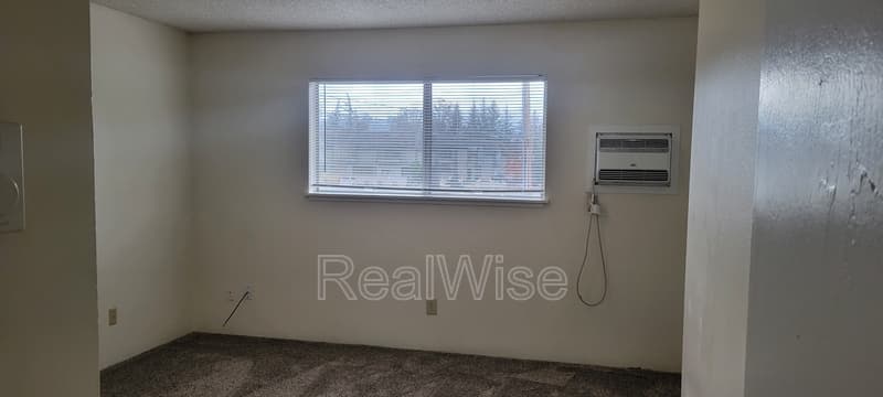 Grants Pass Townhome: 1112 SW 5th St