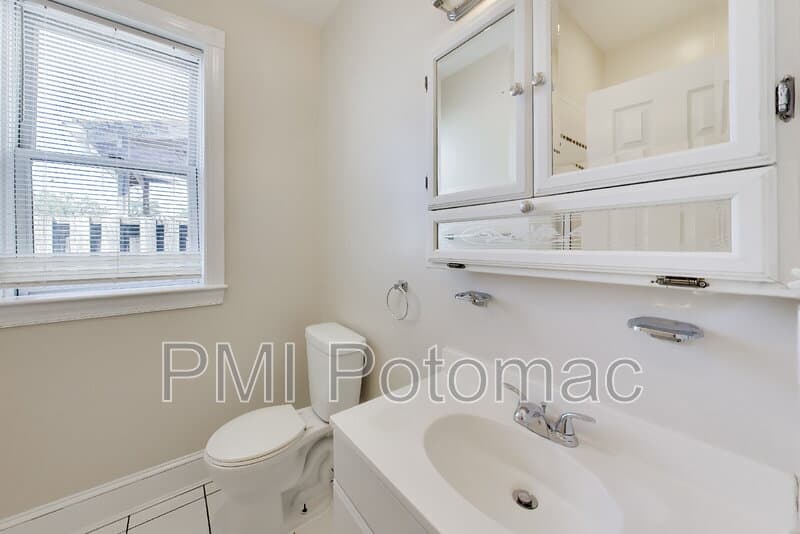 Washington Condo: 1952 Calvert Street Northwest