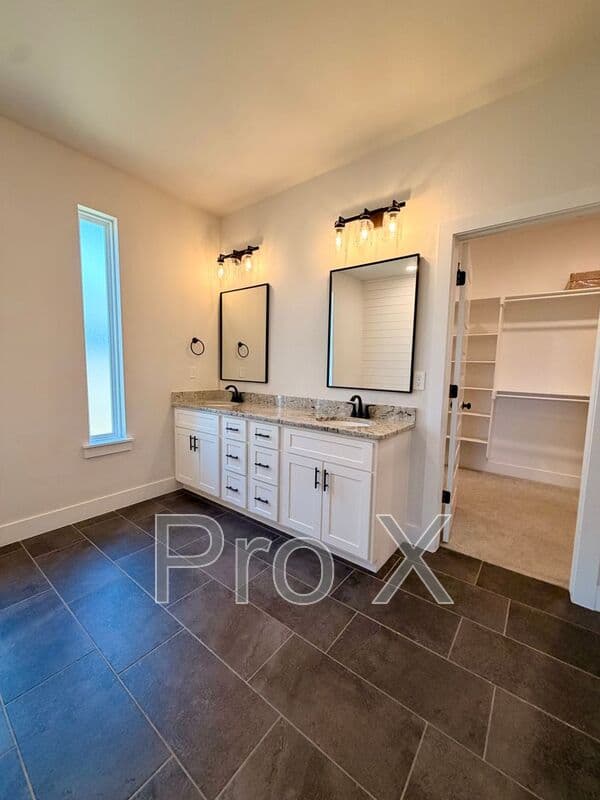 Centerton House: 1141 Red Maple St