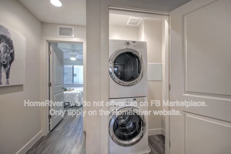 Tempe Townhome: 1000 W 5th St
