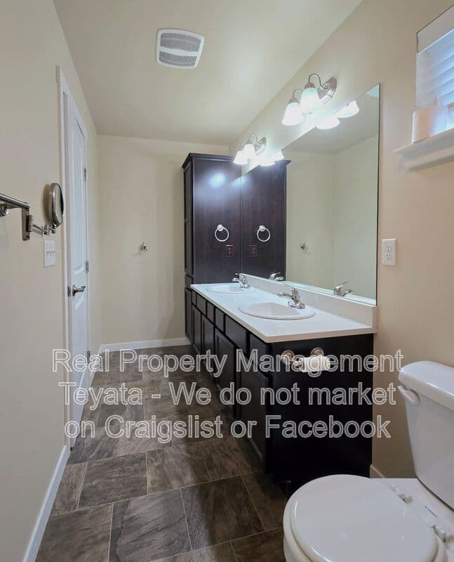 Bellingham House: 4741 Parker St