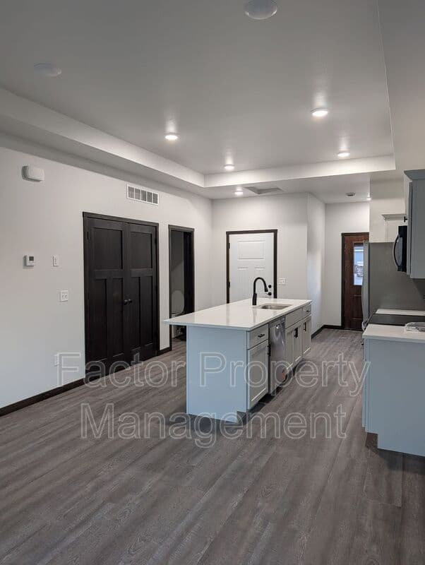 Mankato House: 3114 Noble Drive