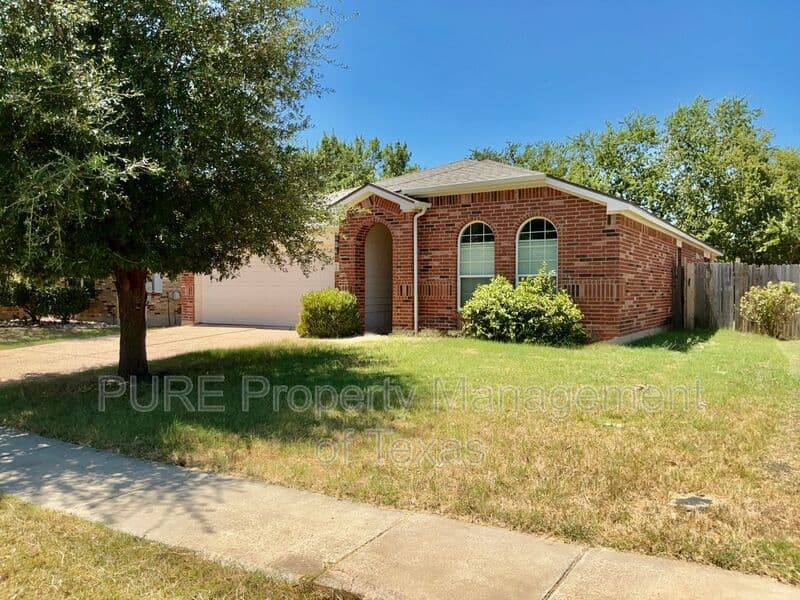 Leander House: 789 Kingfisher Ln