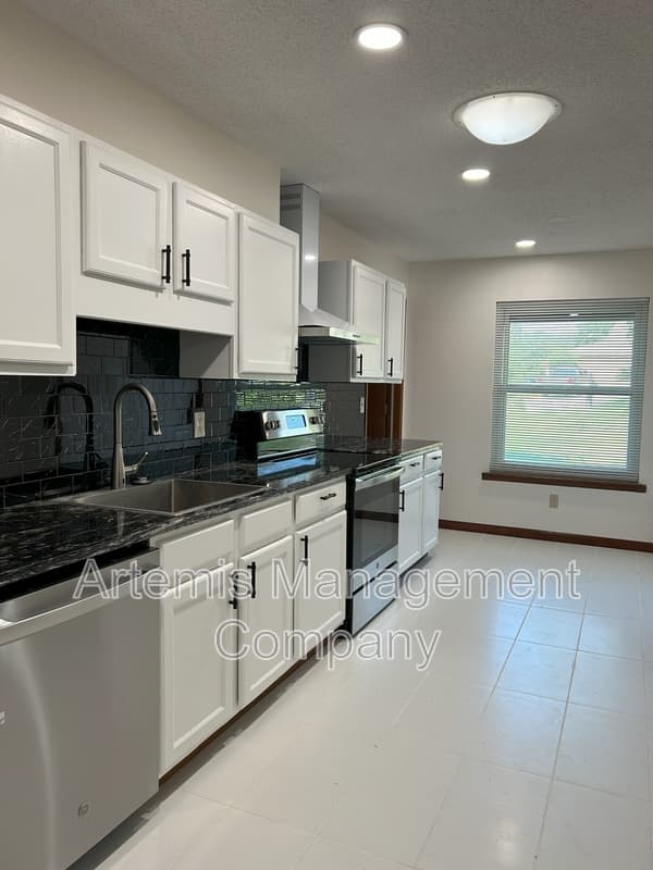 Jacksonville House: 12421 Bears Den Court